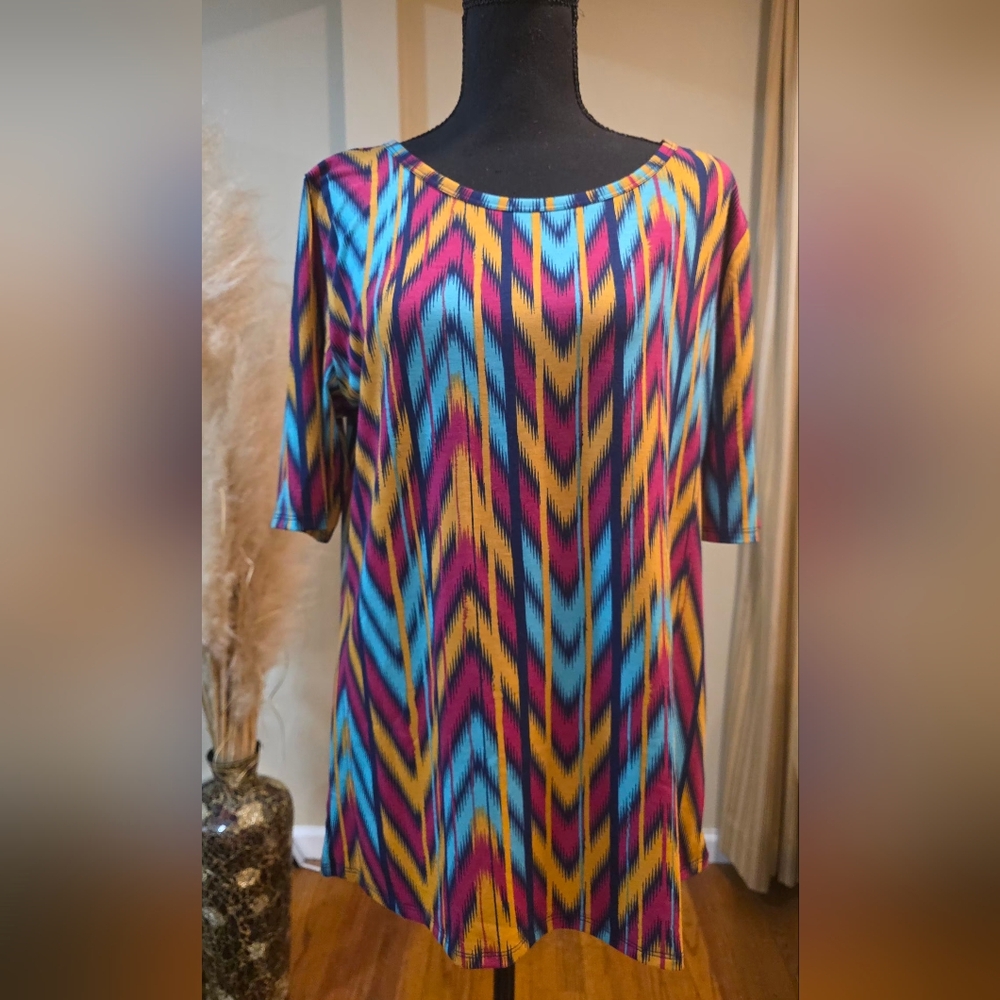 LuLaRoe Vibrant Zigzag Tunic
